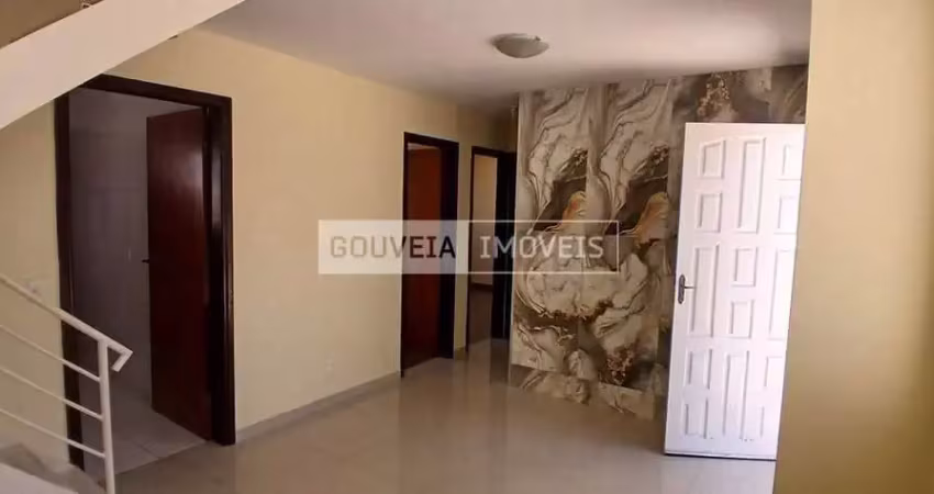 Sobrado com 3 dormitórios, 77 m², aluguel de r$ 2.550 + taxas - pinheirinho, curitiba (pr)
