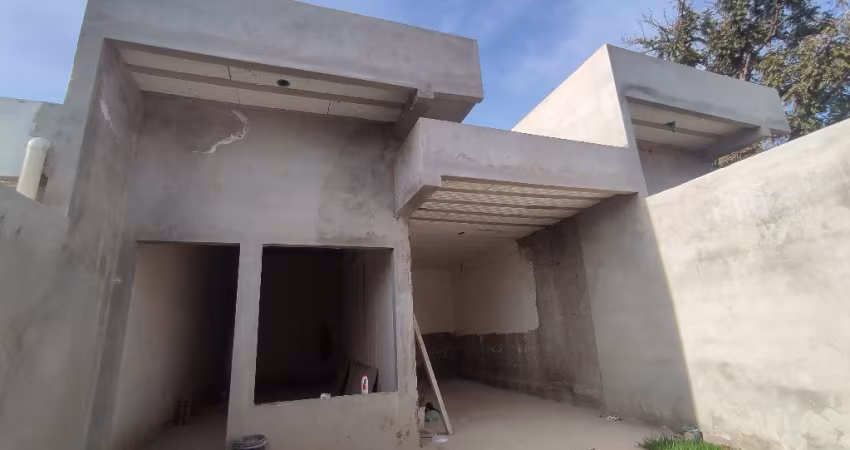 Casa NOVA 03 quartos com quintal nos fundos no Jardim Alterosa em Betim!