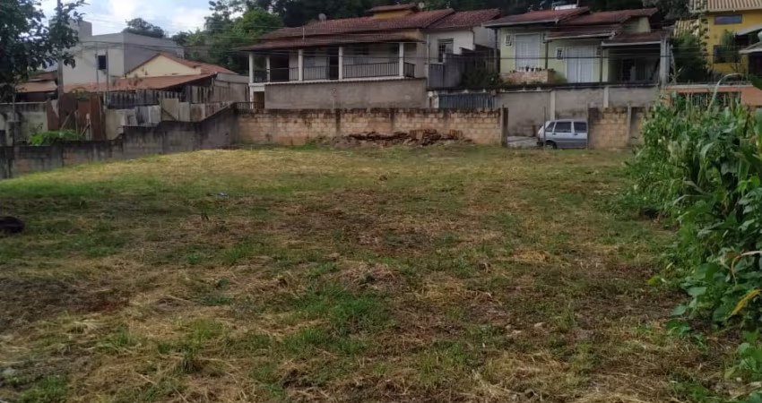 Terreno Amplo e Bem Localizado!  