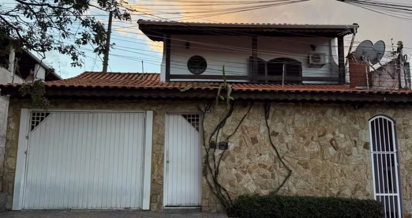 Vende-se Sobrado 3 dormitórios 1 suíte com 10 vagas de Garagem no Jd Bela vista