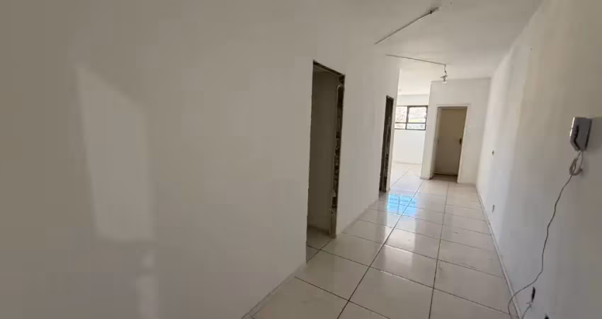 Aluga-se sala comercial 40m2 na av salgado filho - ao lado do bosque maia
