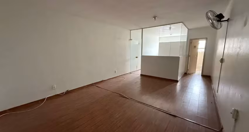 Aluga-se sala comercial 30m2 na av salgado filho - ao lado do bosque maia