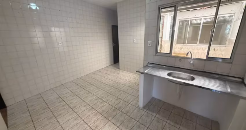 Aluga-se apartamento 2 dormitórios no jd almeida prado - com 2 vagas de garagem