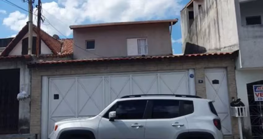 Aluga-se sobrado 4 dormitórios sendo 3 suítes no paraventi
