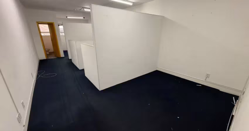 Aluga-se sala comercial 45m2 na av salgado filho - ao lado do bosque maia