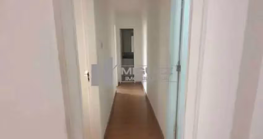 Apartamento a venda junto a saens pena (tijuca), 2 quartos com dependência e vaga