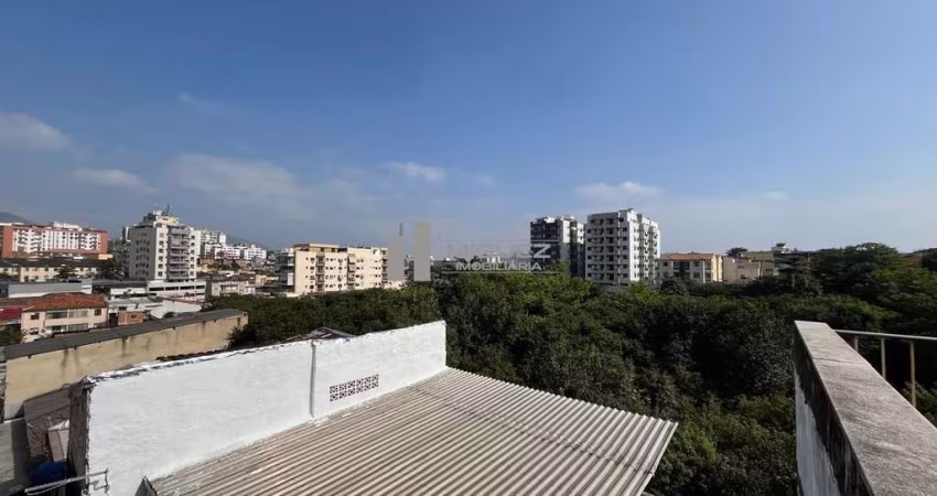 Vendo casa de vila triplex linda na rua Americana (Cachambi).