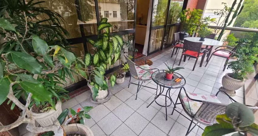 Luxuoso apartamento em area nobre da tijuca - varandão, salão em 3 ambientes, 4 quartos (4 suítes), dependência completa, 3 vagas de garagem na escritura- predio imponente.- tijuca - rj