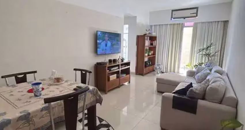Vendo apartamento na tijuca, rua paralela a haddock lobo com varanda e 2 quartos, suíte, vaga na escritura com infraestrutura.