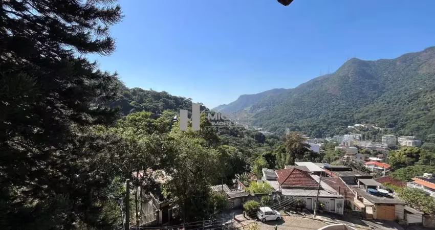Excepcional casa triplex com 4 quartos, churrasqueira e piscina no alto da boa vista