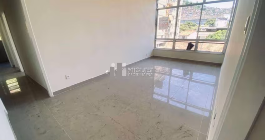 APARTAMENTO A VENDA, SALA, 2 QUARTOS, BANHEIRO SOCIAL, DEPENDÊNCIAS COMPLETAS, 2 VAGAS DE GARAGEM, RUA SANTA ALEXANDRINA, RIO COMPRIDO, CÓDIGO:17032