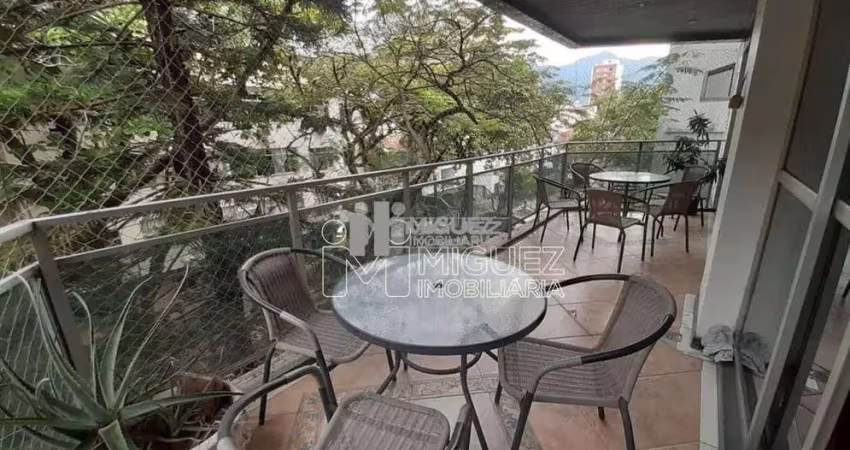 A venda apartamento de varanda com 4 quartos, suíte, 3 vagas no Grajaú, rua Mearim.