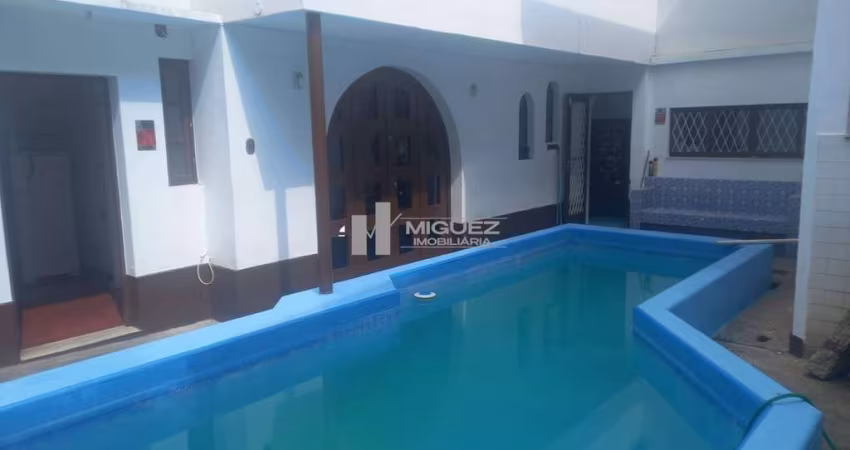 Casa a venda na Rua Itabaiana, Grajaú,  5 quartos, sendo 1 suíte, piscina, 2 vagas de garagem, 898 mil- Rio de Janeiro