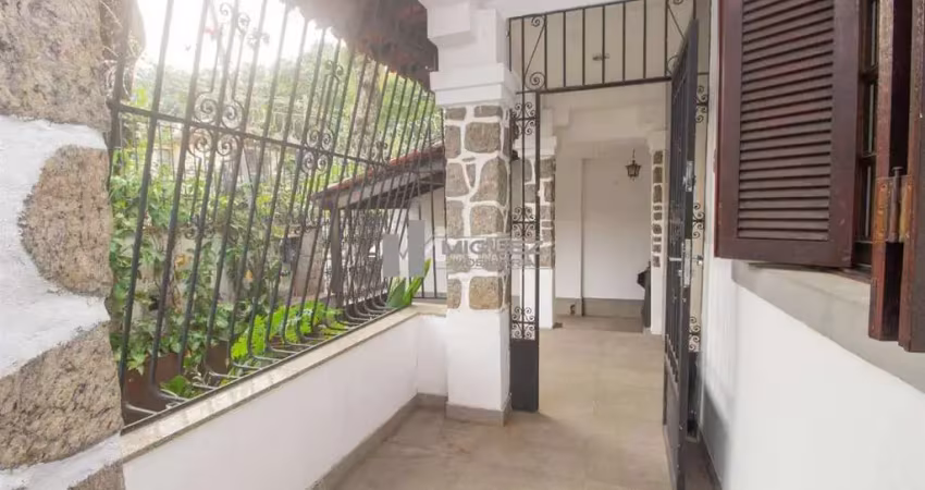 Casa à venda na rua mearim. 4 quartos sendo uma suíte, terraço com churrasqueira