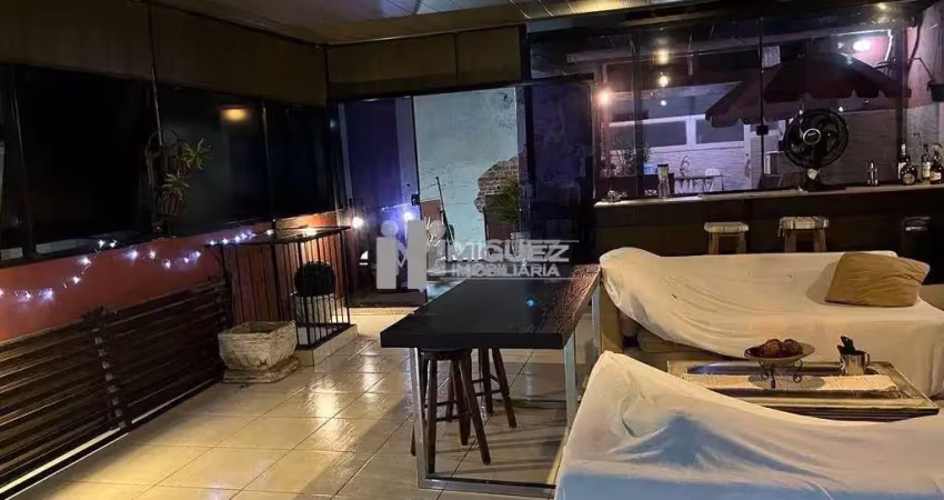 Tijuca, vendo casa rua do matoso. 2 quartos, terraço e uma loja enorme no térreo com garagem