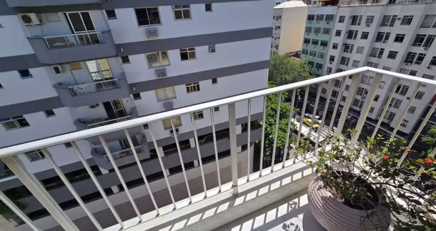 Apartamento todo modernizado a venda na rua haddock lobo, uma quadra do metrô afonso pena! varanda, salão, 2 quartos sendo 1 suíte, cozinha ampla dependências completa, 1 vaga de garagem