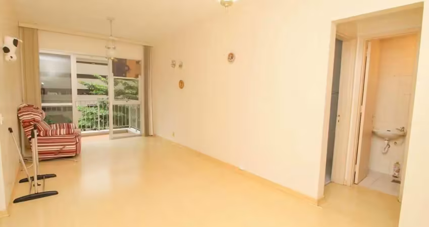Apartamento à venda colado ao shopping tijuca, varanda, 2 quartos sendo 1 suíte, 1 vaga de garagem  74m²