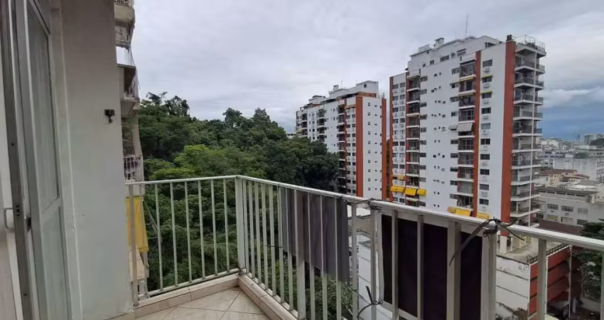 A venda apartamento com vista panorâmica, varanda com 2 quartos e suíte em rua carvalho alvim- tijuca