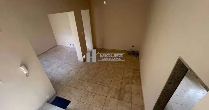 Casa triplex de vila para alugar na Rua Felipe Camarão, apenas 500 metros do Shopping Tijuca!