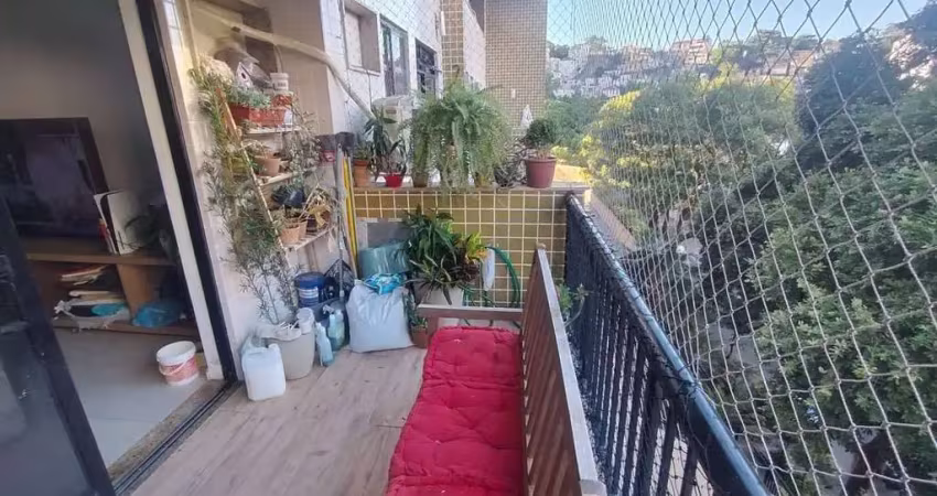 Apartamento a venda na rua garibaldi com 2 varandas, sala em 2 ambientes, 3 quartos sendo 1 suíte, 2 banheiros sociais, 1 lavabo, copa, área de serviço, 2 vagas na escritura - condomínio com infra com