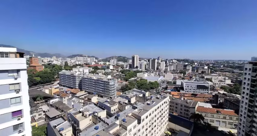 Apartamento a venda com varanda, 2 quartos, sala, cozinha, banheiro, infraestrutura total e vaga no condomínio santa amélia. no bairro da tijuca