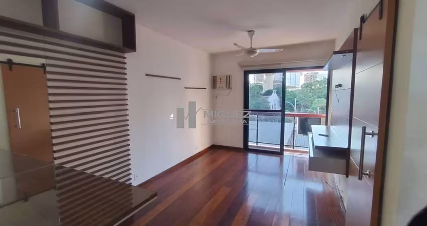 Rua Martins Pena - Apartamento com 2 quartos sendo 1 suíte - Dependência -  Vaga na escritura - Praça Afonso Pena - Código 21179