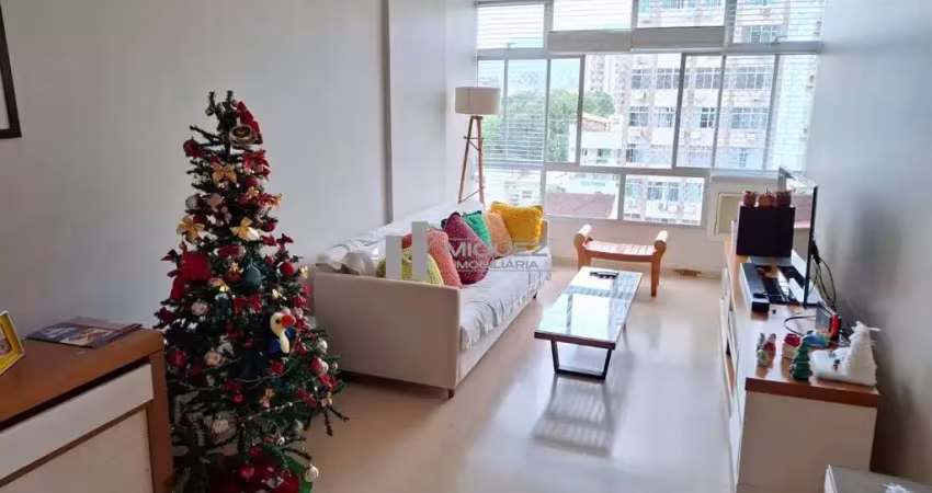 Apartamento a Venda na Rua Itabaiana, - Grajau com 3 quartos, todo modernizado com vaga na escritura