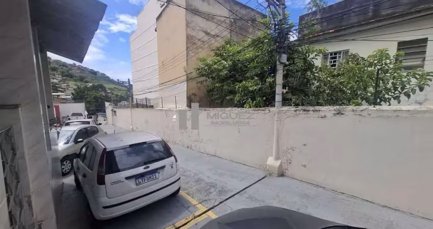 Casa de vila com 3 quartos na rua são francisco xavier, no bairro da tijuca