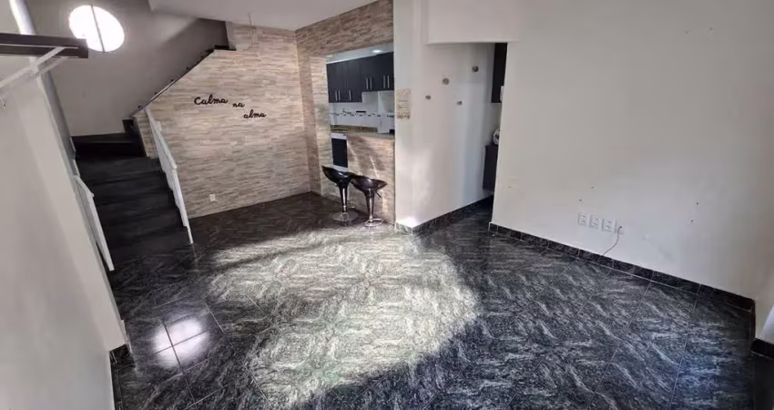 Casa de vila rua barão de cotegipe (vila isabel) - casa triplex composta por sala, 3 quartos sendo 1 suíte, 1 banheiro social, 1 lavabo, cozinha integrada a sala, área de serviço, terraço com toldo re