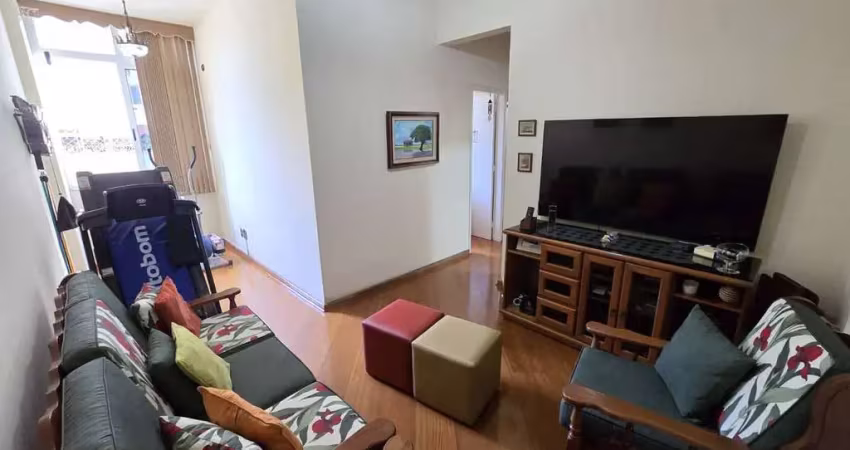 Rua ibituruna - maracanã - sala, 2 quartos com armários planejados, 1 banheiro social, cozinha e dependências completa (quarto, banheiro eárea de serviço) - 60m² - prédio com serviço de porteiro, elev