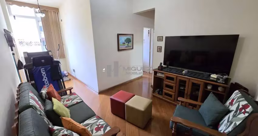 Rua ibituruna - maracanã - sala, 2 quartos com armários planejados, 1 banheiro social, cozinha e dependências completa (quarto, banheiro eárea de serviço) - 60m² - prédio com serviço de porteiro, elev