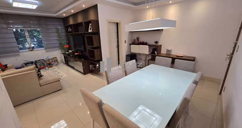 RUA ANTÔNIO BASÍLIO - APARTAMENTO MODERNIZADO COMPOSTO POR SALA EM 2 AMBIENTES, 3 BONS QUARTOS SENDO 1 SUÍTE COM CLOSET E HIDROMASSAGEM, COPA COZINHA COM ARMÁRIOS PLANEJADOS, 2 DEPENDÊNCIAS, 1 BANHEIR
