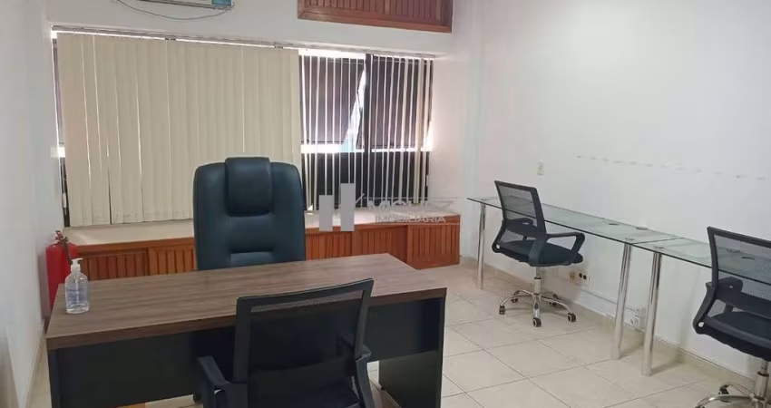 Sala comercial a venda no Centro da Cidade. Ideal para consultórios, escritórios ou até mesmo para investir em self storage ou autoarmazenagem (nova modalidade).