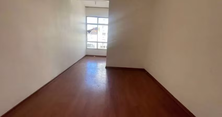 Apartamento a venda em localização prática, apenas uma quadra do metrô afonso pena, com 2 quartos, tijuca - rio de janeiro