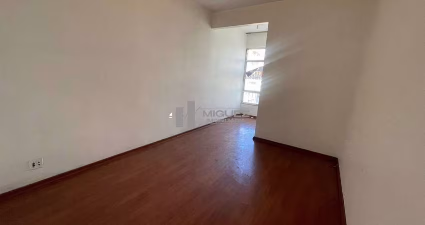 Apartamento a venda em localização prática, apenas uma quadra do metrô Afonso Pena, com 2 quartos, Tijuca - Rio de Janeiro
