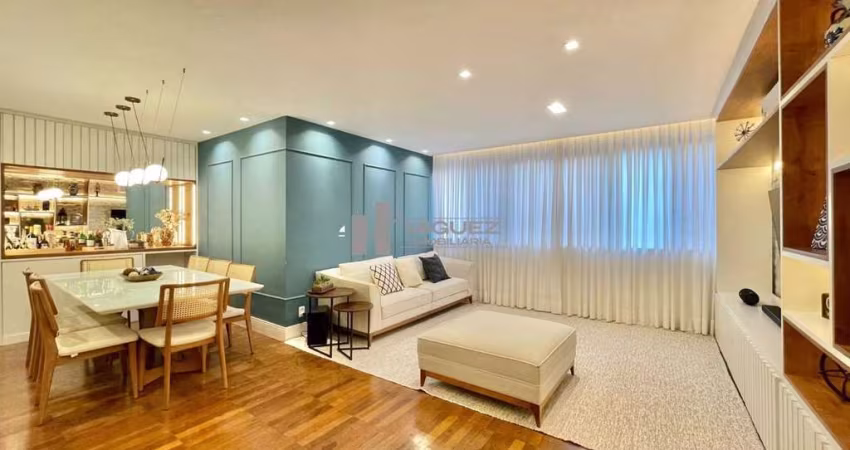 Apartamento de alto padrão a venda na área nobre da Tijuca, na Rua Itacuruça, com 4 quartos, lavabo, banheiro social, sala espaçosa em 2 ambientes, cozinha com armários planejados, área de serviço com
