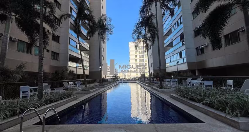 Vendo Tijuca, varandão com sala e 3 quartos sendo um suíte em prédio com infraestrutura completa