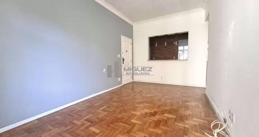 Apartamento espetacular - a venda - Rua José Higino - Sala, 2 quartos sendo 1 suíte, banheiro social, ampla cozinha, dependências completas, 1 vaga de garagem, debruçado ao metrô