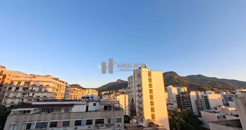 PRAÇA AFONSO PENA! Apartamento à venda com 2 quartos e vista para o Cristo na Rua Doutor Satamini, no bairro da Tijuca. Código: 21613