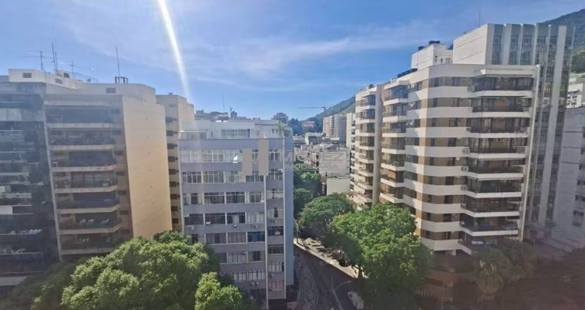 Belíssima cobertura à venda com 2 quartos e uma vista espetacular na Rua Uruguai, no bairro da Tijuca