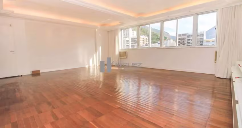 Apartamento à venda localização privilegiada Rua Itacuruça, 3 quartos sendo 1 suíte 1 vaga de garagem 130m²