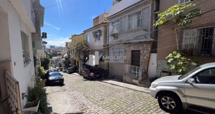 CASA DE VILA DUPLEX NA TIJUCA COM 3 QUARTOS E VAGA