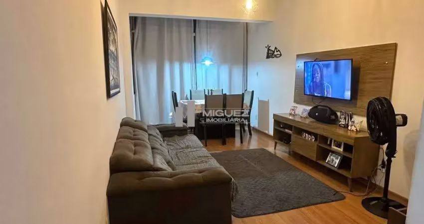 Apartamento à venda na tijuca – rua gurindiba. aconchegante, com varanda, sala 2 quartos e vaga de garagem!
