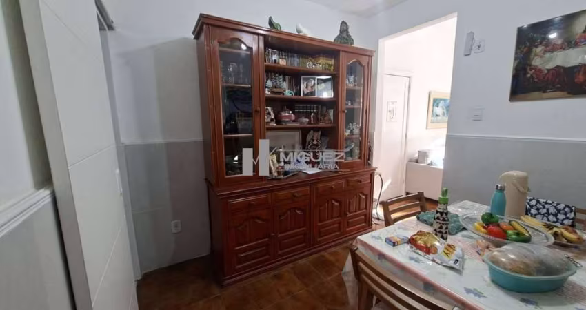 Apartamento tipo casa de vila à venda com 3 quartos, sendo 1 suíte. No bairro do Rio Comprido.