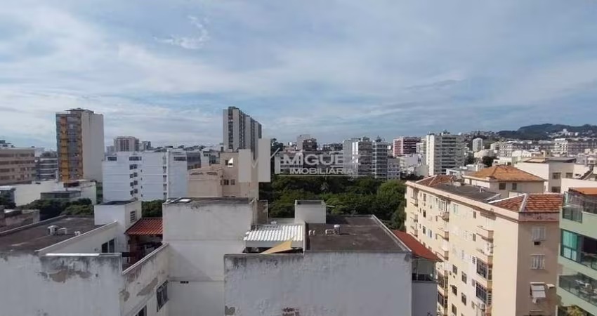 Rua Professor Gabizo - Tijuca - 3 quartos sendo 1 suíte - Vaga - Vista fantástica do imóvel - Acessibilidade - Porteiro 24 Horas -  Código 21698