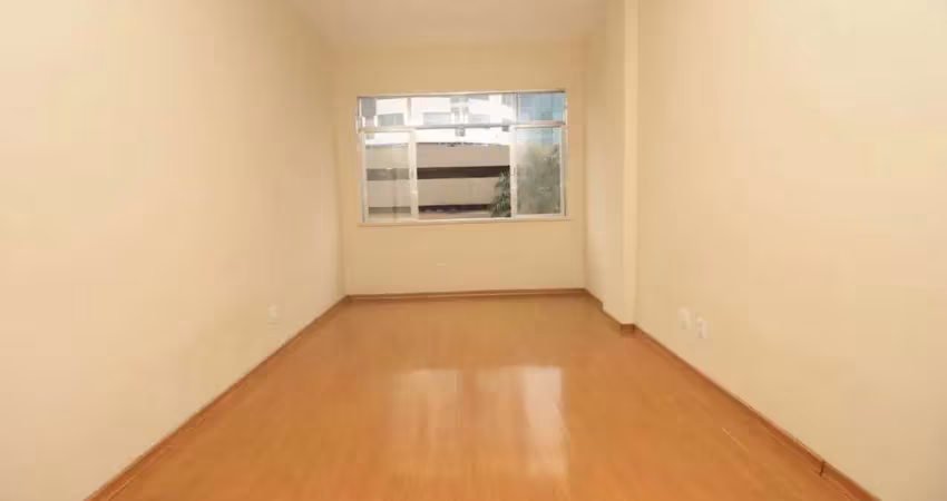 Apartamento à venda, colado ao shopping tijuca, sala 2 quartos, dependência completa 1 vaga de garagem