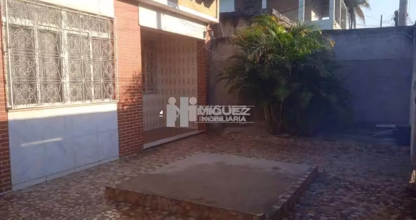 Casa com 2 quartos com vaga, Senador Camará - Rio de Janeiro