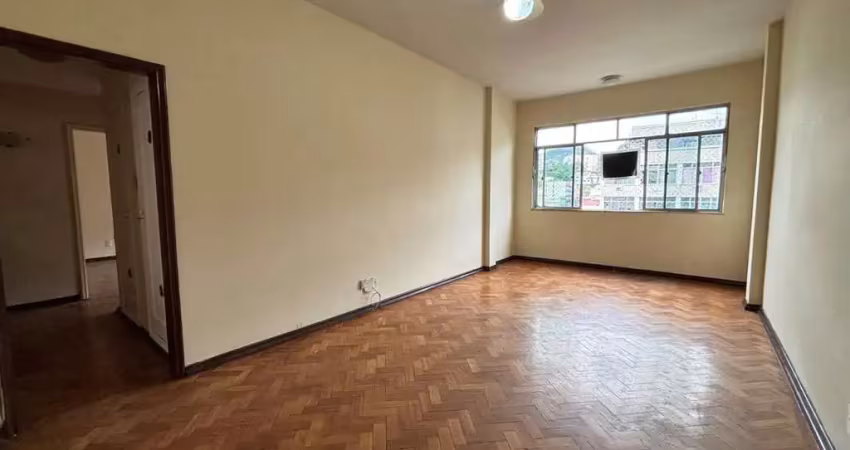 Apartamento à venda rua haddock lobo próximo ao clube municipal, salão 3 quartos dependência completas 1vaga de garagem