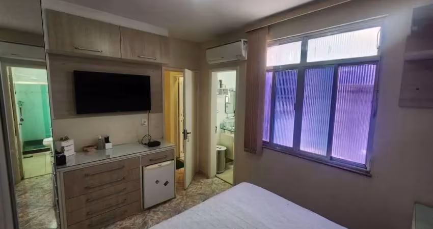 Viva com requinte! este apartamento tipo casa duplex a venda na rua deputado soares filho, tijuca, conta com 3 quartos (2 suítes), sacada e área gourmet com piscina. debruçado à praça varnhagem, é o l