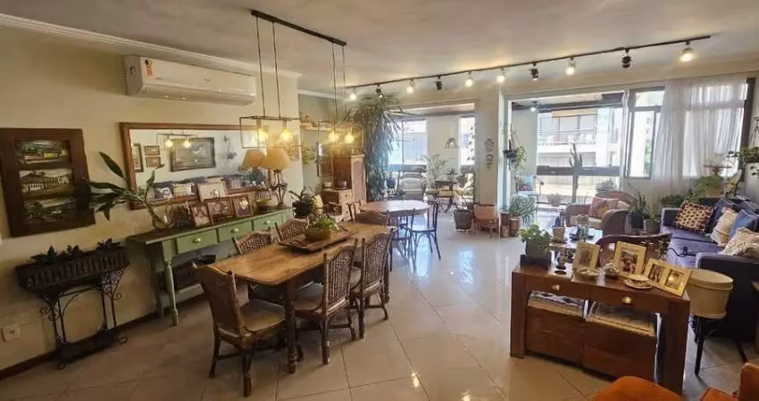 Cobertura à venda na rua dona delfina, com 266m², 4 quartos (3 suítes), varandão, piscina e churrasqueira. localização privilegiada, a poucos metros do metrô uruguai. imóvel exclusivo, agende sua visi